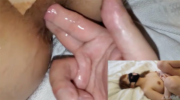 アナルに指2本挿入