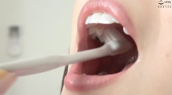 女の子の歯磨き後の唾液を飲みたいという涎フェチ専用の動画